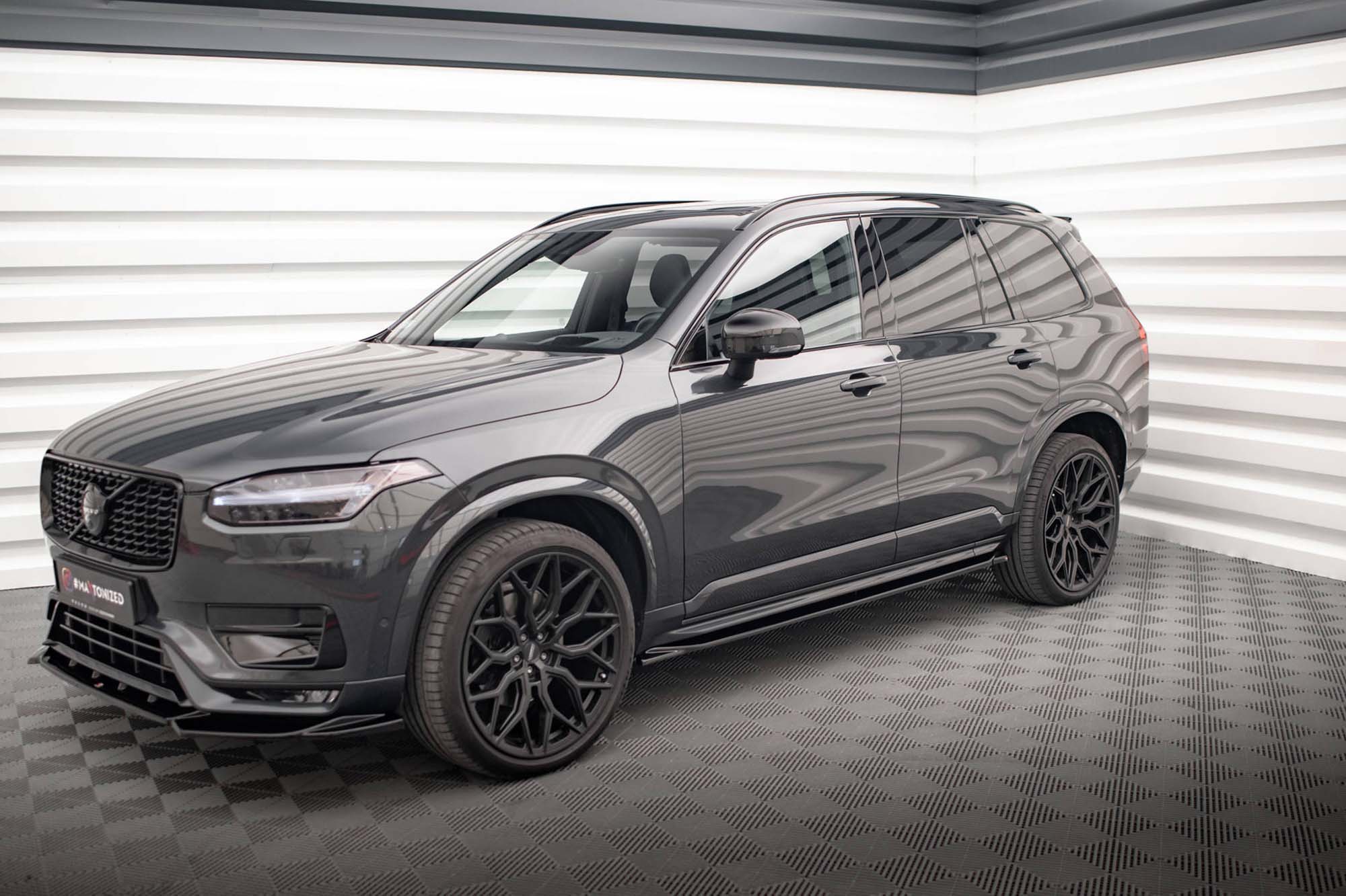 Додатоци  Maxton Design за прагови на Volvo XC90 R-Design Mk2 по 2019 година,боја карбон