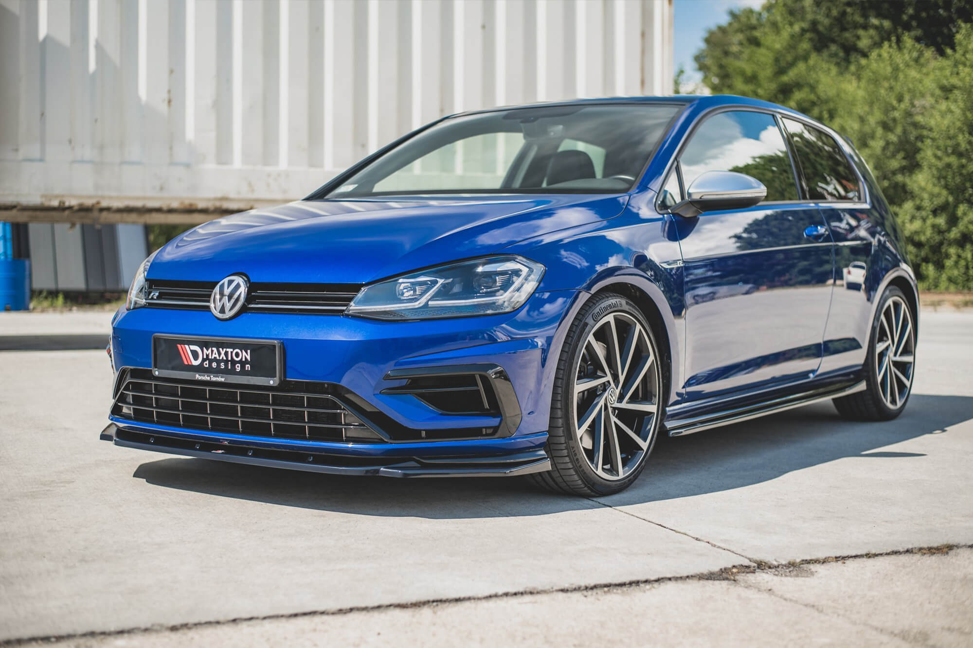 Спојлер  Maxton Design верзија 9 за преден  R браник на VW Golf VII по 2017 година, црн лак