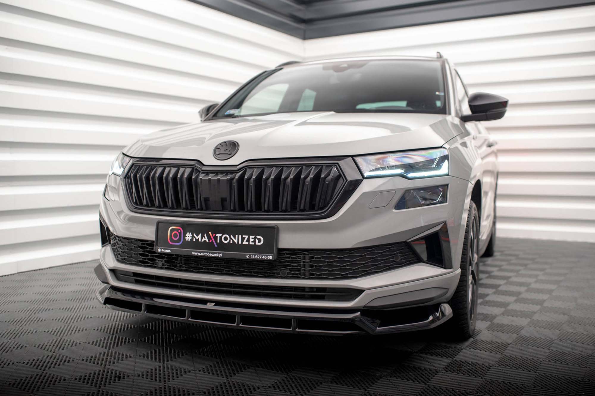 Спојлер  Maxton Design за преден  браник на Skoda Karoq Sportline Mk1 по 2021 година,црн лак