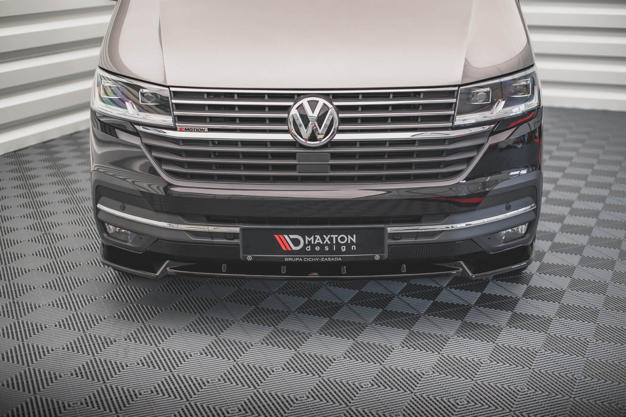 Спојлер  Maxton Design верзија 1 за стандарден  преден  браник на VW T6 по 2019 година, боја карбон