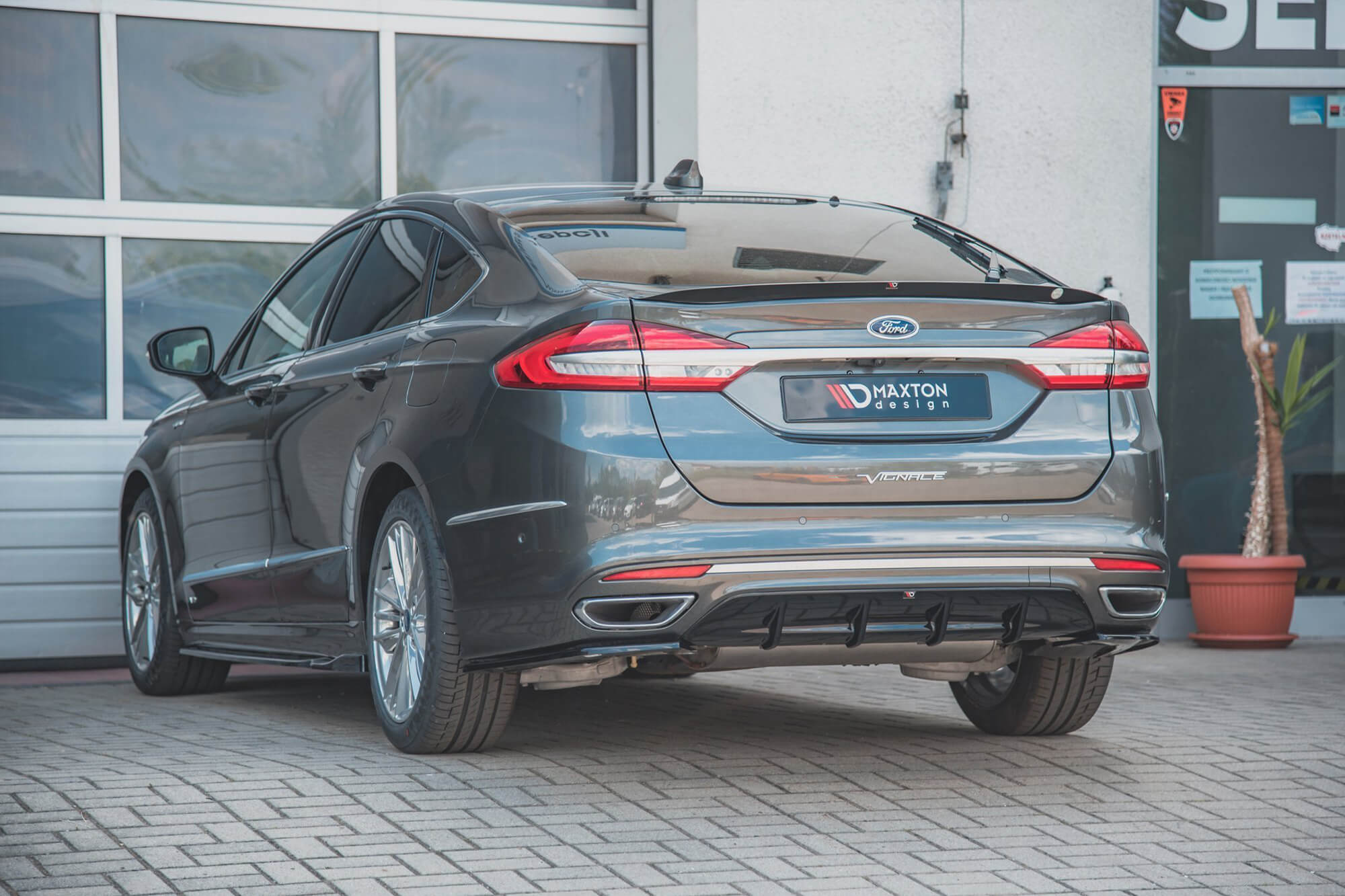 Спојлер  Maxton Design за багажник на Ford Mondeo хечбек по 2019 година, црн лак