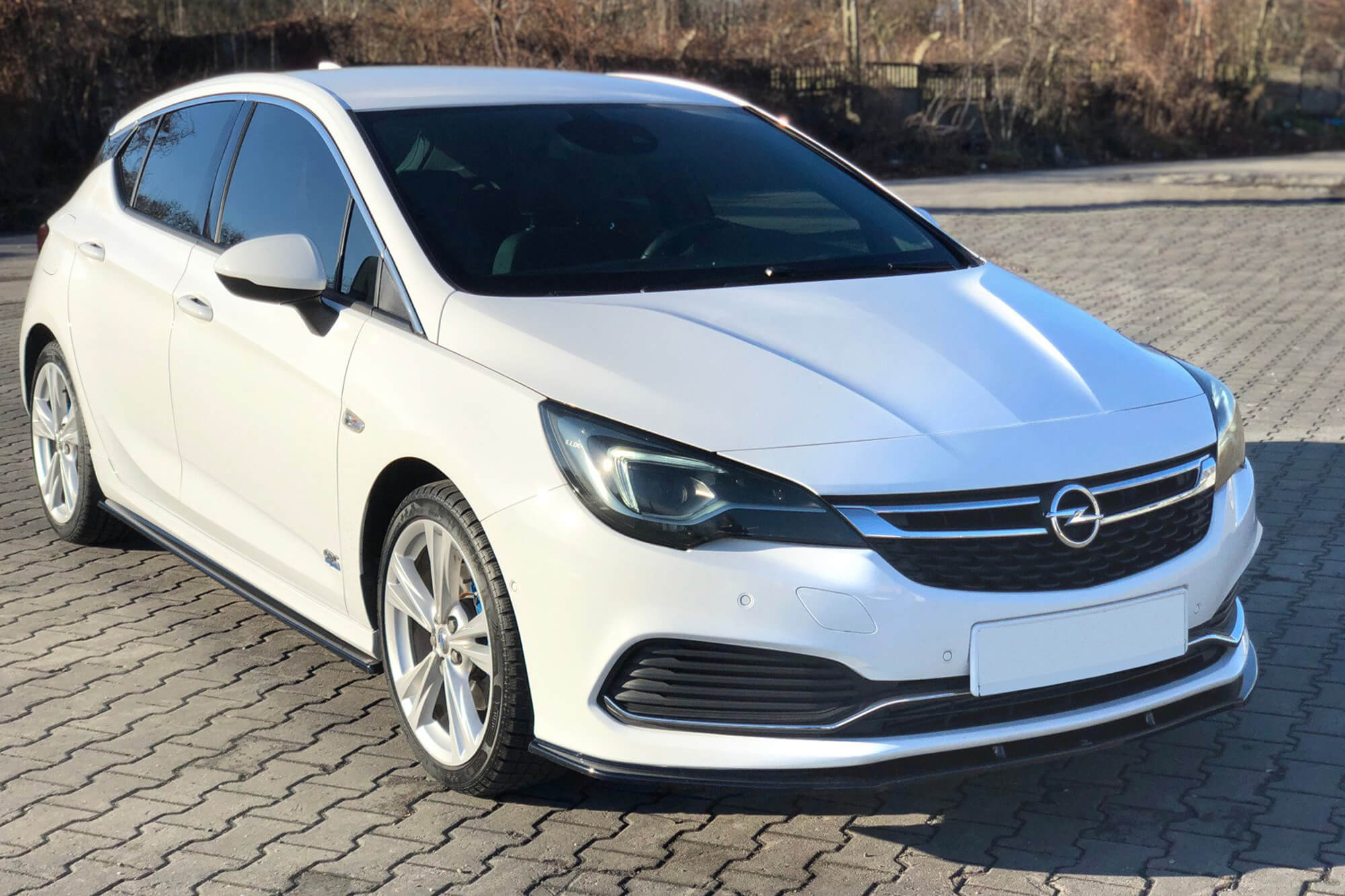 Спојлер  Maxton Design верзија 1 за преден  OPC-Line браник на Opel Astra K по 2015 година, црн лак