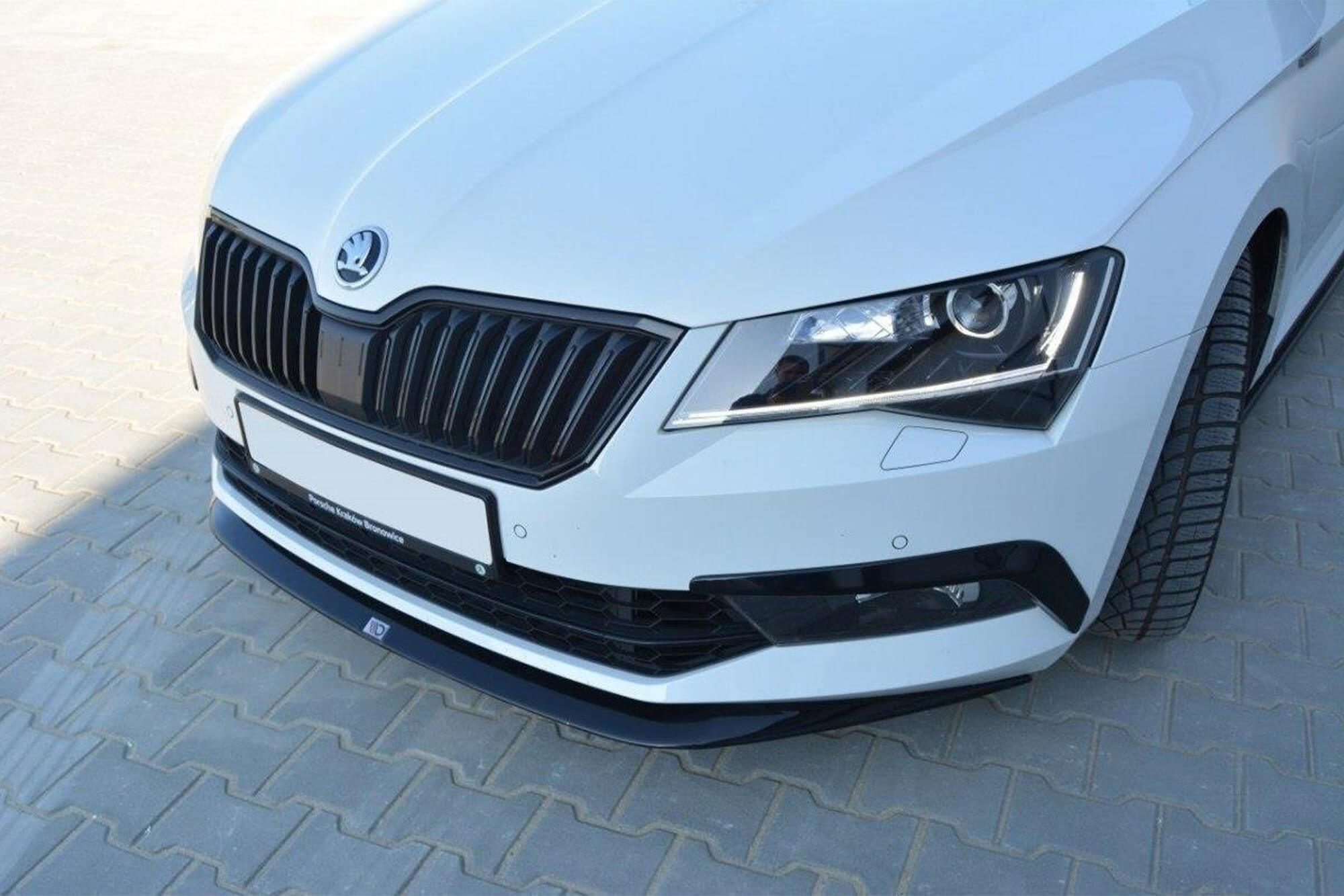 Спојлер Maxton Design верзија 1 за преден стандарден браник на Skoda Superb III 2015-2019, боја карбон