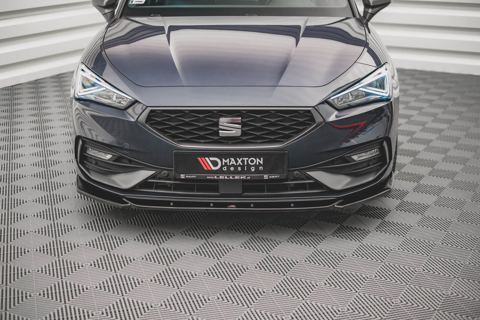 Спојлер  Maxton Design верзија 2 за преден  FR браник на Seat Leon по 2020 година, боја карбон