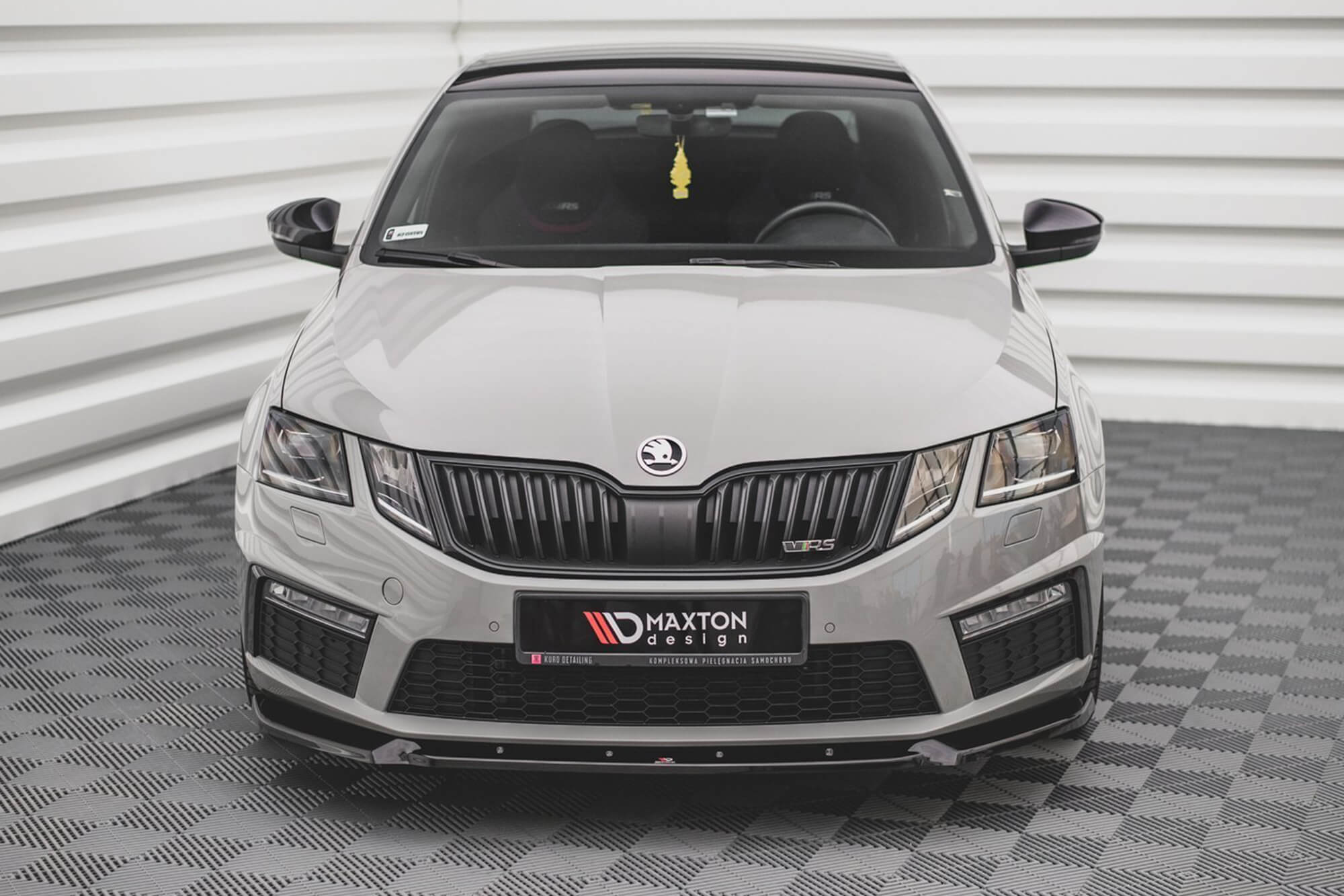 Спојлер  Maxton Design верзија 2 за преден  RS браник на Skoda Octavia 2016-2019, црн лак