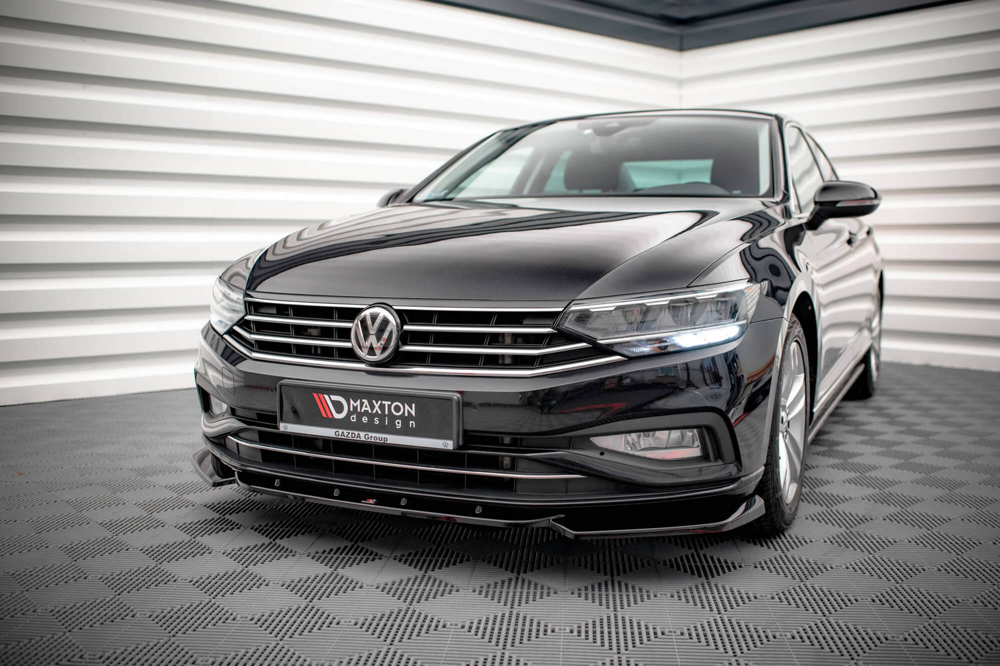 Спојлер  Maxton Design верзија 1 за преден  браник на Volkswagen Passat по 2019 година, црн лак