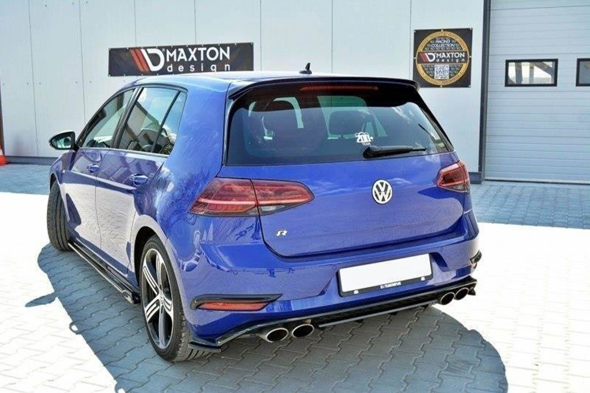 Рамки Mаxton Design за светла на заден R браник за VW Golf VII по 2017 година, црн мат