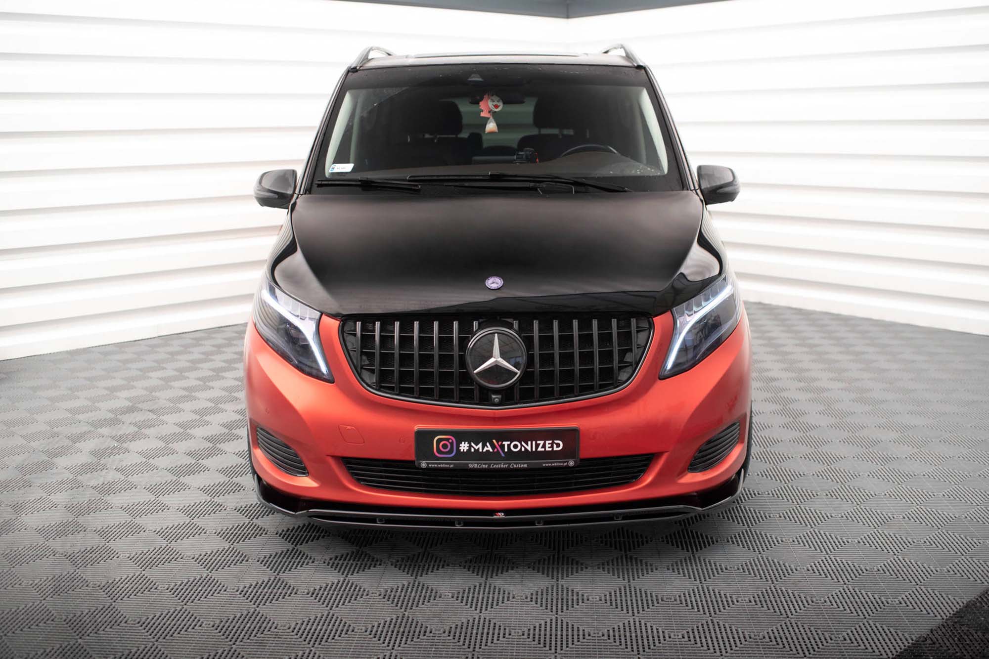 Спојлер  Maxton Design верзија 4 за преден  браник на Mercedes V класа W447 2014-2019,црн лак